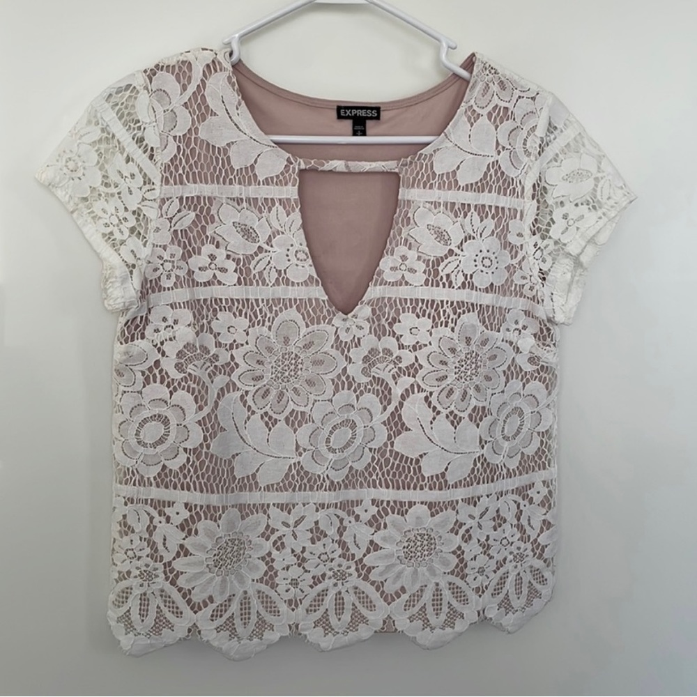 Express lace top size S. Beautiful lined lace top.